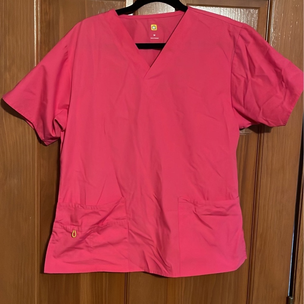 Wonderwink scrub top size medium NWOT